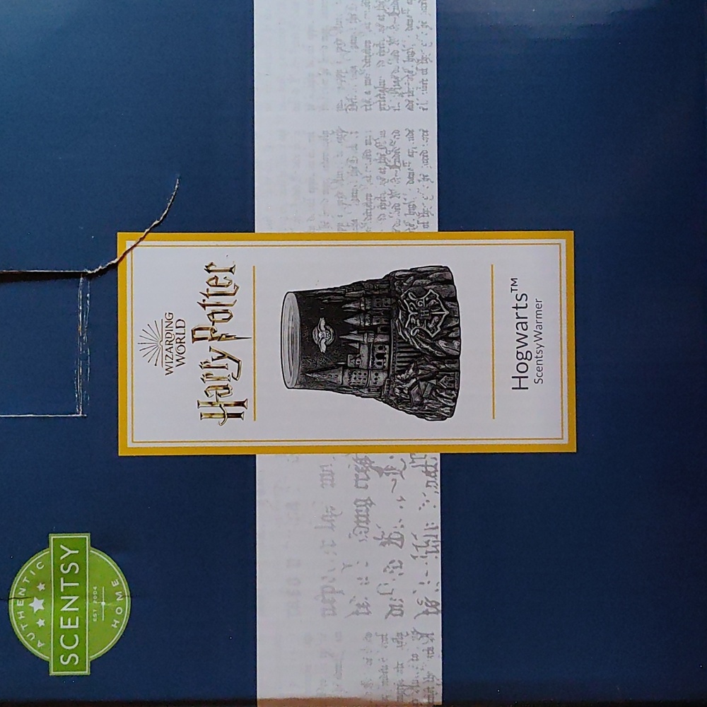 Harry Potter Hogwarts Scentsy Warmer and Wax Melts Chest Box Set